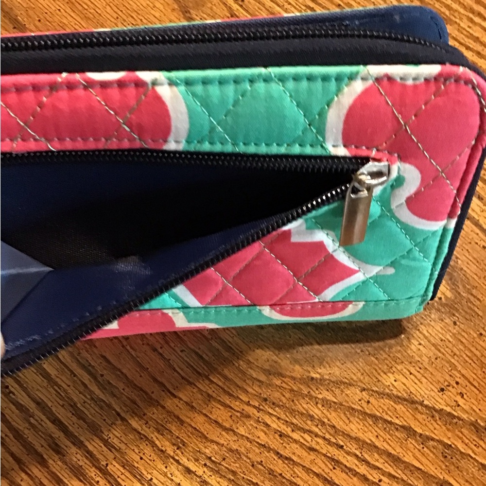Women’s NWT Quilted Wallet lots of storage - Picture 8 of 11